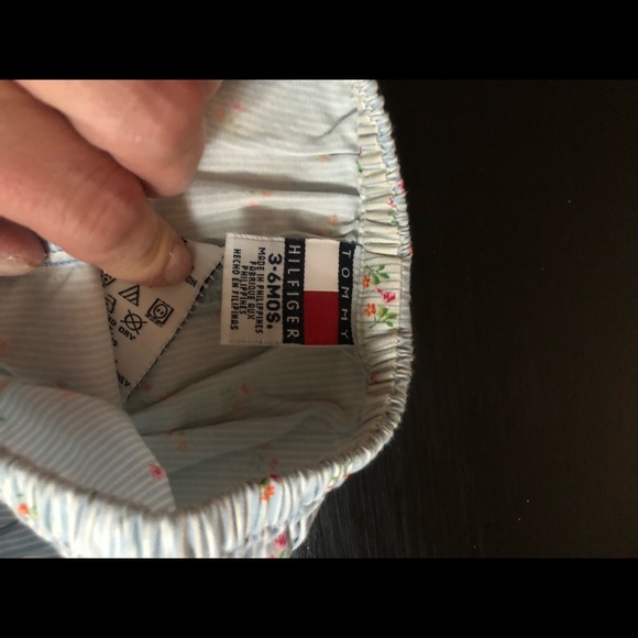Tommy Hilfiger baby dress with matching bloomers - Picture 3 of 4